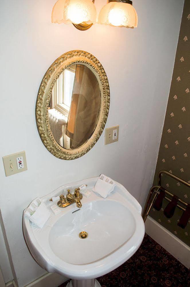 Van Gilder Hotel Сьюард Экстерьер фото